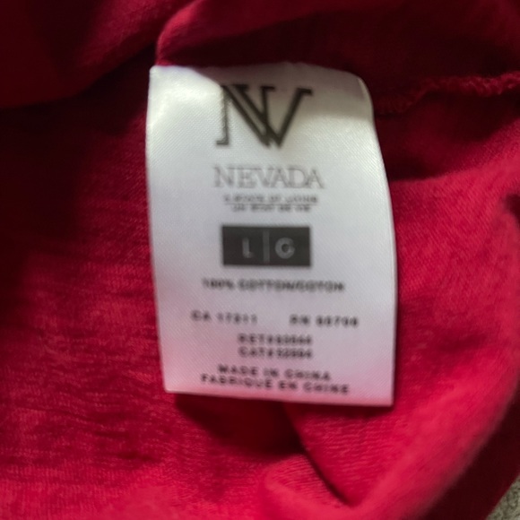 Nevada Red Studded Shoulder Top Size Large - Picture 7 of 9